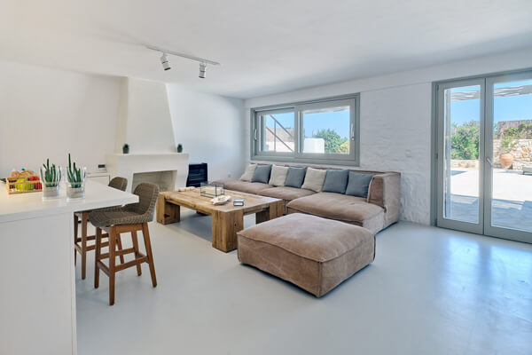 anassavillaparos22b